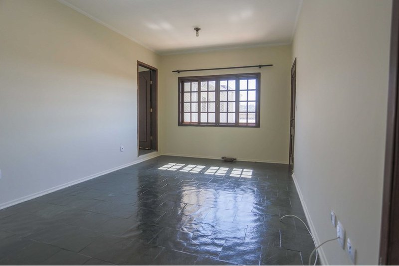 Casa Comercial à venda, 388m - 6 Dormitorios - R$ 730.000 - Jd. Maria do Carmo - Sorocaba Rua Francisco Xavier de Barros Sorocaba - 