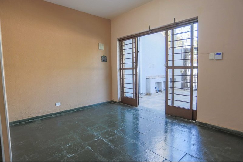 Casa Comercial à venda, 388m - 6 Dormitorios - R$ 730.000 - Jd. Maria do Carmo - Sorocaba Rua Francisco Xavier de Barros Sorocaba - 