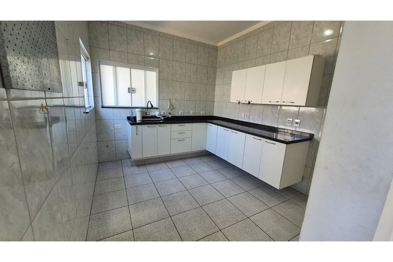 Casa Comercial à venda, 388m - 6 Dormitorios - R$ 730.000 - Jd. Maria do Carmo - Sorocaba Rua Francisco Xavier de Barros Sorocaba - 
