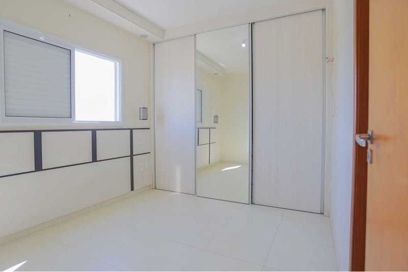 Apartamento À VENDA, 69m - 3 Dorm. 1 suíte - R$ 297.000 - Cond. Village Vitória - Sorocaba Avenida Sandro Antônio Mendes Sorocaba - 