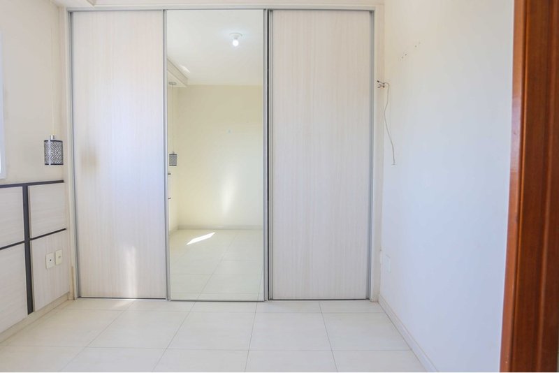 Apartamento À VENDA, 69m - 3 Dorm. 1 suíte - R$ 297.000 - Cond. Village Vitória - Sorocaba Avenida Sandro Antônio Mendes Sorocaba - 