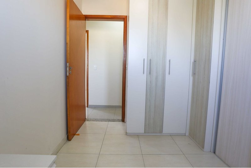 Apartamento À VENDA, 69m - 3 Dorm. 1 suíte - R$ 297.000 - Cond. Village Vitória - Sorocaba Avenida Sandro Antônio Mendes Sorocaba - 