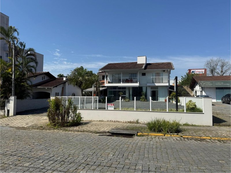 Ampla sala comercial  Timbó - 