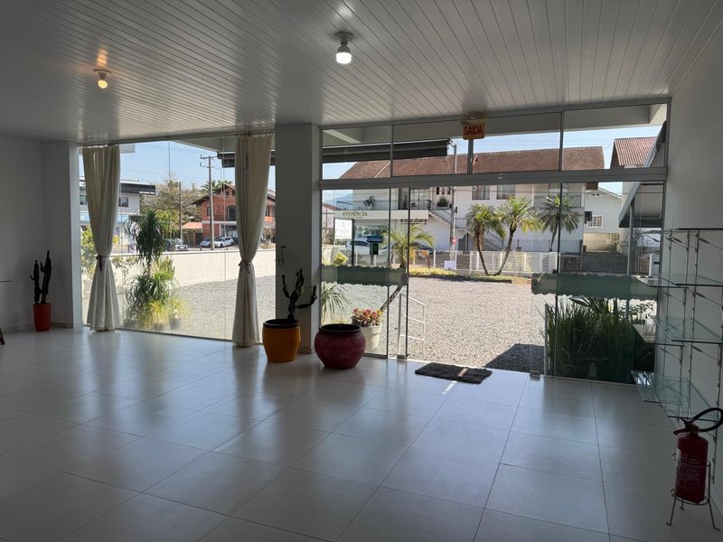 Ampla sala comercial  Timbó - 