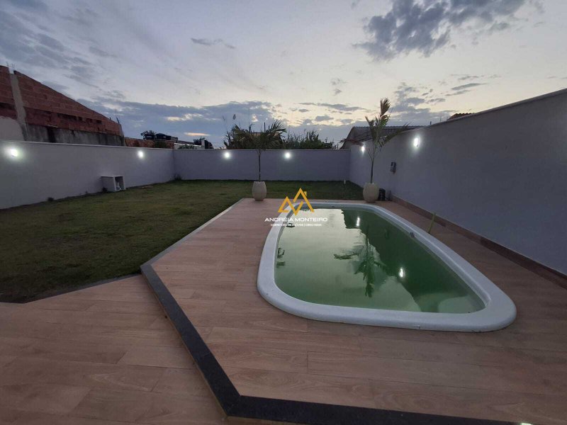 Casa com 3 Quartos, sendo 1 suíte, à venda, 141 m² por R$ 760.000 - Jardim Atlântico Leste  Maricá - 