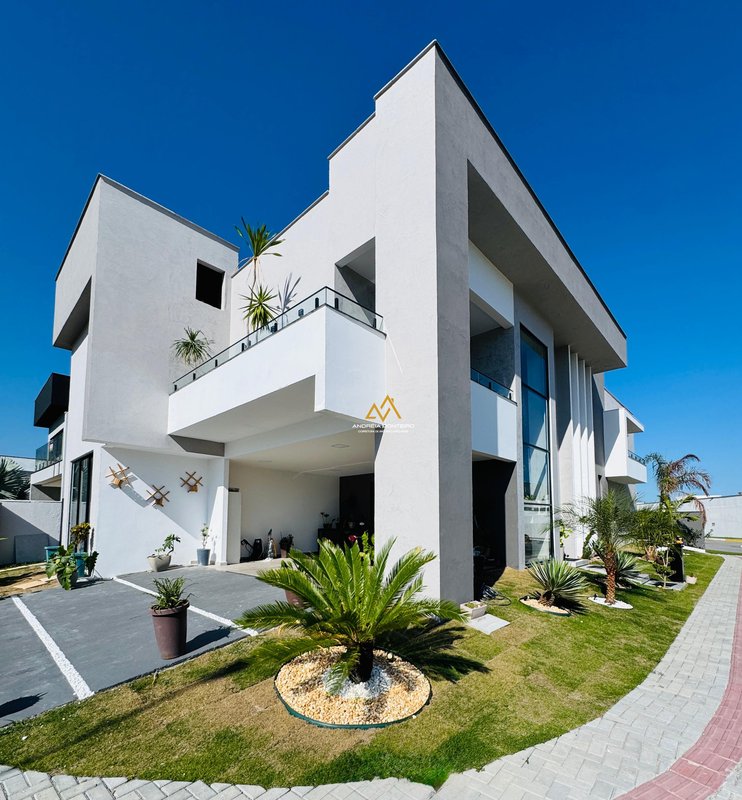 Casa de alto padrão com 5 quartos, 336m² por R$2.400.000,00 - Cond. Solaris - Maricá/RJ Estrada dos Cajueiros Maricá - 
