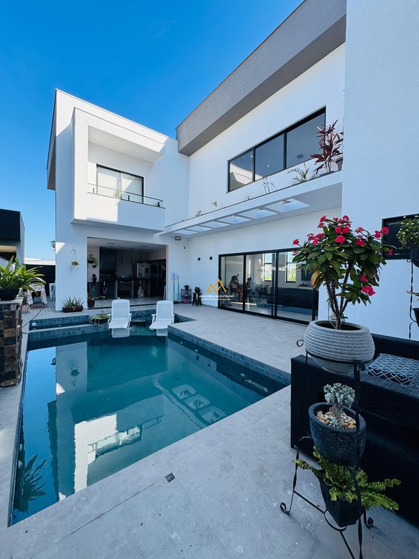 Casa de alto padrão com 5 quartos, 336m² por R$2.400.000,00 - Cond. Solaris - Maricá/RJ Estrada dos Cajueiros Maricá - 