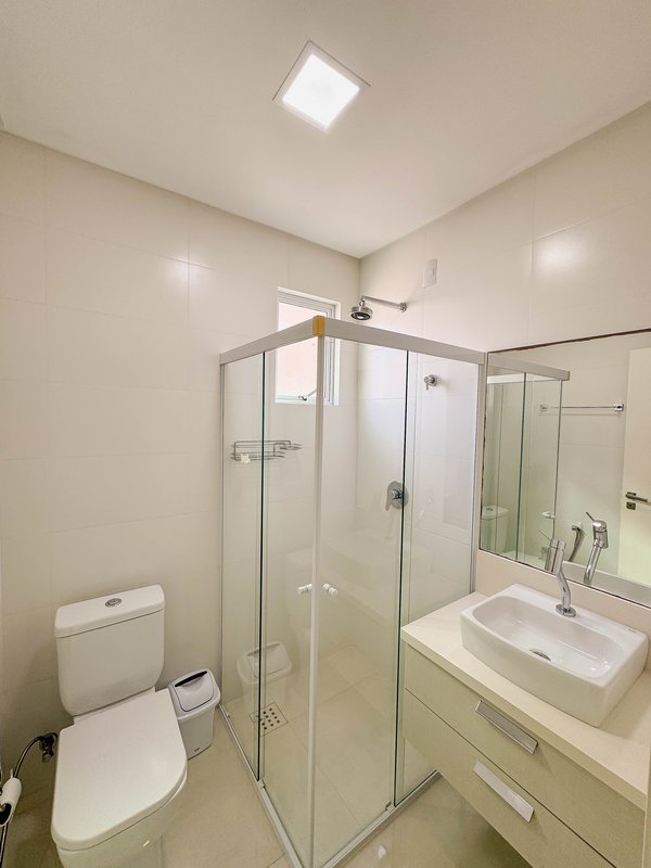 RESIDENCIAL JOIA DO OCEANO / Apartamento pronto para moradia, com sacada e churrasqueira Rua 256 Itapema - 