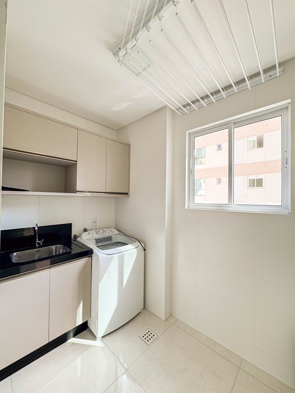 RESIDENCIAL JOIA DO OCEANO / Apartamento pronto para moradia, com sacada e churrasqueira Rua 256 Itapema - 