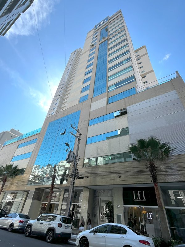 RESIDENCIAL JOIA DO OCEANO / Apartamento pronto para moradia, com sacada e churrasqueira Rua 256 Itapema - 