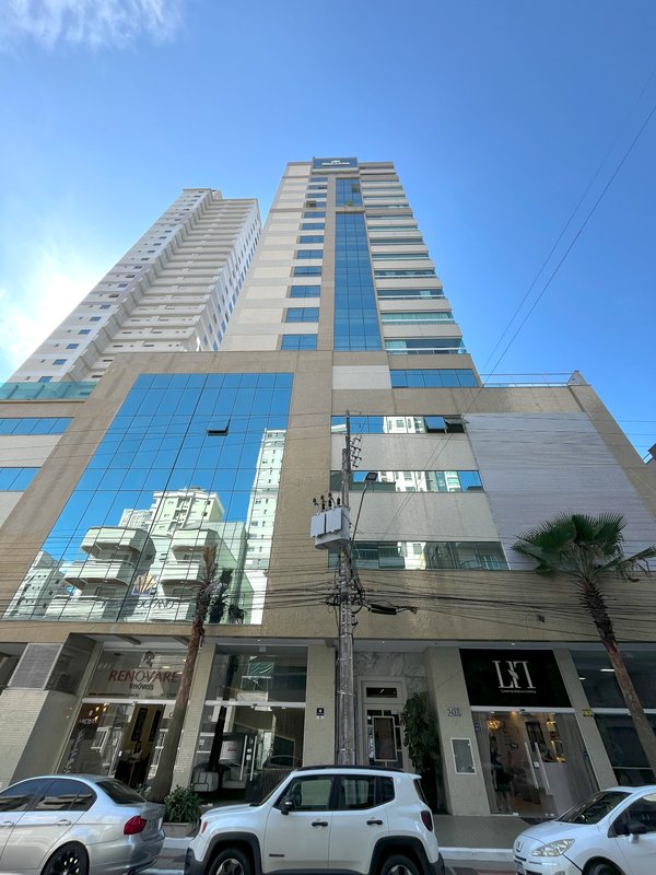 RESIDENCIAL JOIA DO OCEANO / Apartamento pronto para moradia, com sacada e churrasqueira Rua 256 Itapema - 