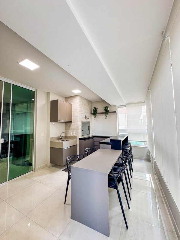 RESIDENCIAL JOIA DO OCEANO / Apartamento pronto para moradia, com sacada e churrasqueira Rua 256 Itapema - 