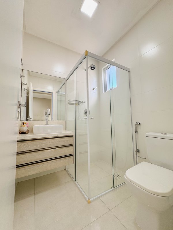 RESIDENCIAL JOIA DO OCEANO / Apartamento pronto para moradia, com sacada e churrasqueira Rua 256 Itapema - 