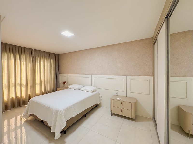 RESIDENCIAL JOIA DO OCEANO / Apartamento pronto para moradia, com sacada e churrasqueira Rua 256 Itapema - 