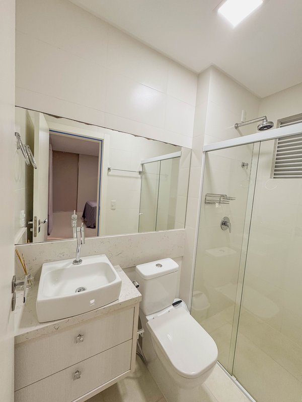 RESIDENCIAL JOIA DO OCEANO / Apartamento pronto para moradia, com sacada e churrasqueira Rua 256 Itapema - 