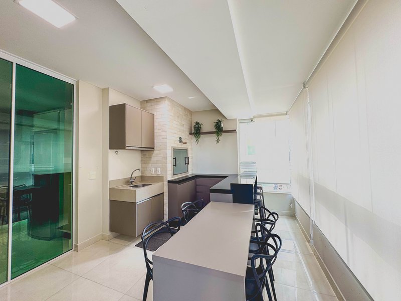 RESIDENCIAL JOIA DO OCEANO / Apartamento pronto para moradia, com sacada e churrasqueira Rua 256 Itapema - 