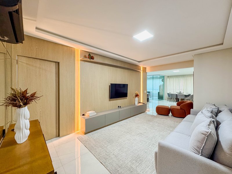 RESIDENCIAL JOIA DO OCEANO / Apartamento pronto para moradia, com sacada e churrasqueira Rua 256 Itapema - 