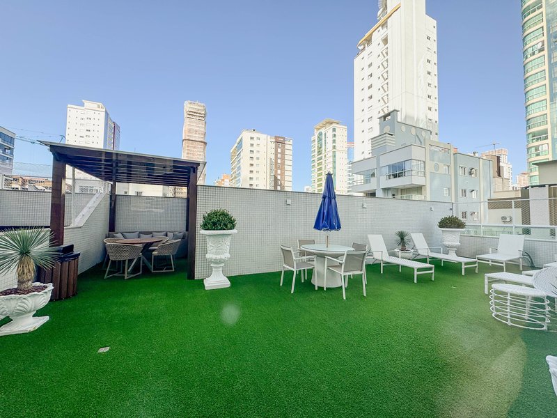RESIDENCIAL JOIA DO OCEANO / Apartamento pronto para moradia, com sacada e churrasqueira Rua 256 Itapema - 