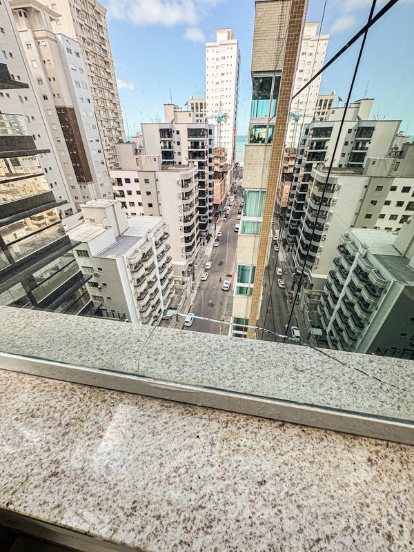 RESIDENCIAL JOIA DO OCEANO / Apartamento pronto para moradia, com sacada e churrasqueira Rua 256 Itapema - 