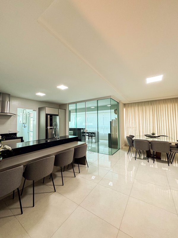 RESIDENCIAL JOIA DO OCEANO / Apartamento pronto para moradia, com sacada e churrasqueira Rua 256 Itapema - 