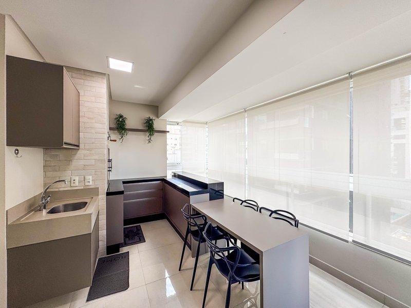 RESIDENCIAL JOIA DO OCEANO / Apartamento pronto para moradia, com sacada e churrasqueira Rua 256 Itapema - 