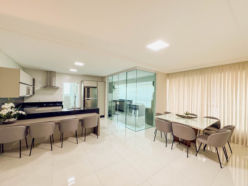 RESIDENCIAL JOIA DO OCEANO / Apartamento pronto para moradia, com sacada e churrasqueira Rua 256 Itapema - 