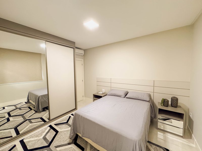 RESIDENCIAL JOIA DO OCEANO / Apartamento pronto para moradia, com sacada e churrasqueira Rua 256 Itapema - 