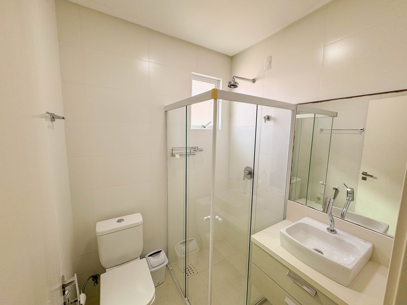 RESIDENCIAL JOIA DO OCEANO / Apartamento pronto para moradia, com sacada e churrasqueira Rua 256 Itapema - 