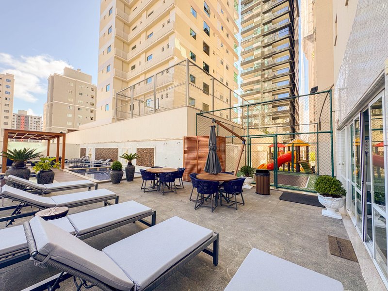 RESIDENCIAL JOIA DO OCEANO / Apartamento pronto para moradia, com sacada e churrasqueira Rua 256 Itapema - 