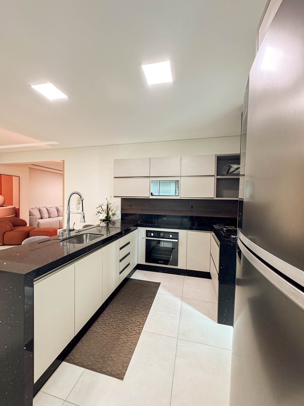 RESIDENCIAL JOIA DO OCEANO / Apartamento pronto para moradia, com sacada e churrasqueira Rua 256 Itapema - 