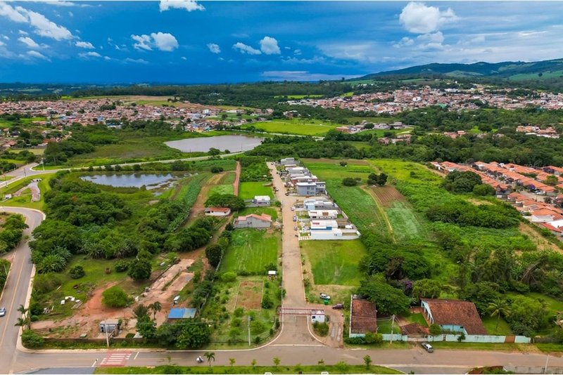 Terreno à Venda, 250m, R$ 162.000 - Cond. BELAS FLORES - Araçoiaba da Serra - SP Oswaldo Eugenio Antunes Araçoiaba da Serra - 