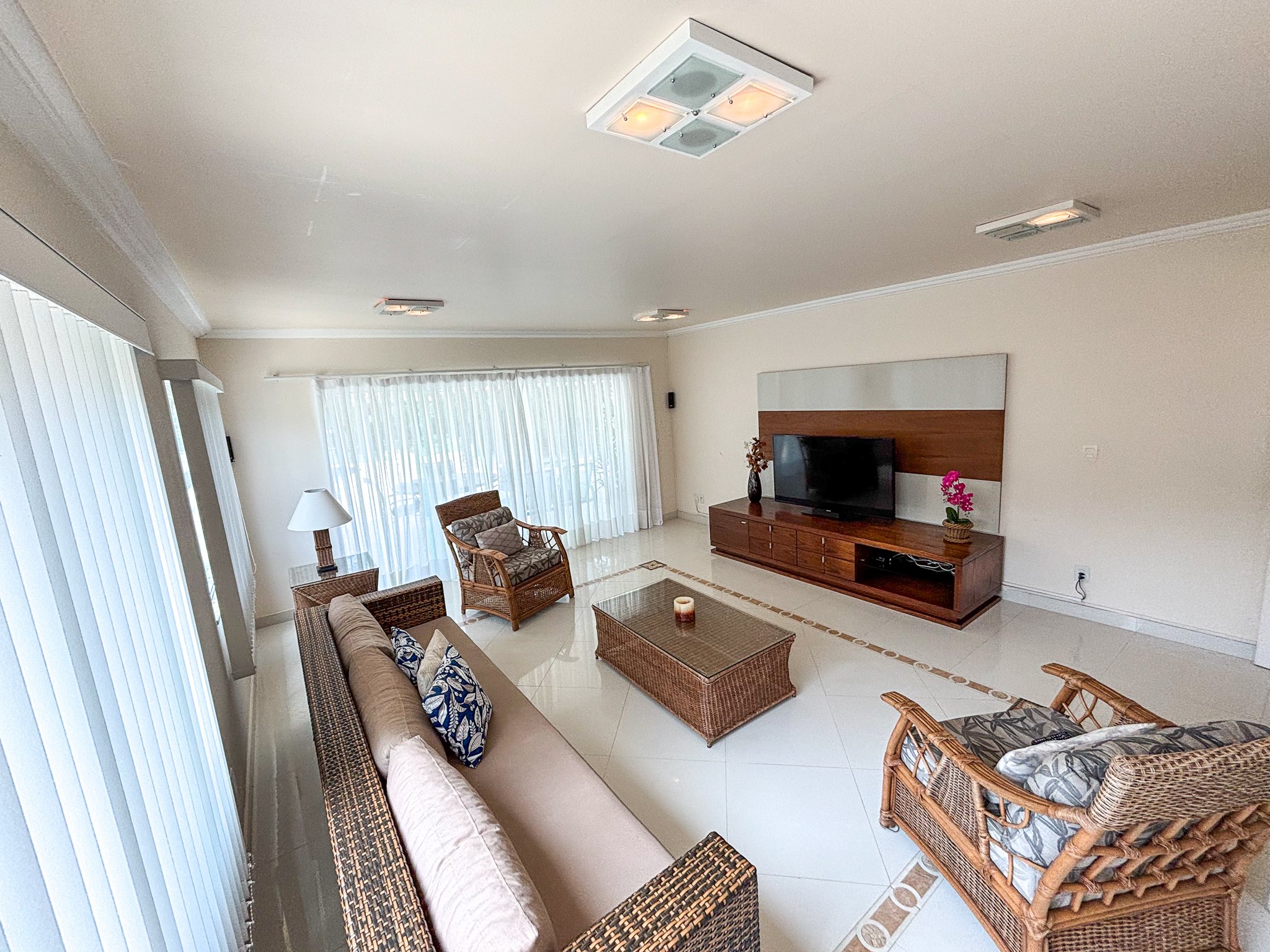 Casa à venda com 4 quartos, 327m² - Foto 14