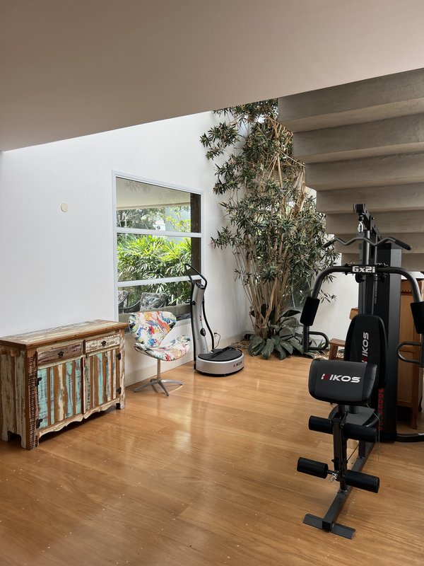 CASA A VENDA – LINDA – 402m2 – SOLAR - LUXO COM CUSTO-BENEFÍCIO Rua Aziz Nader São Paulo - 