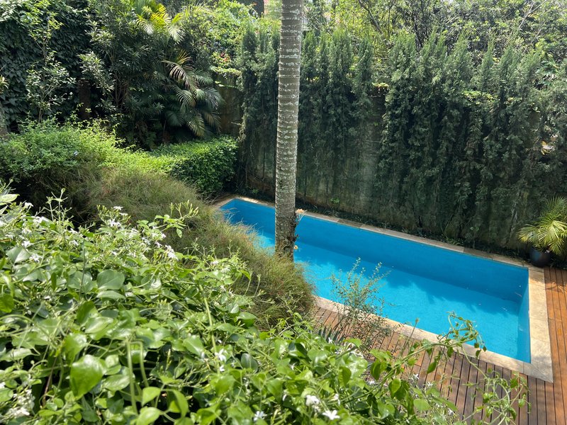 CASA A VENDA – LINDA – 402m2 – SOLAR - LUXO COM CUSTO-BENEFÍCIO Rua Aziz Nader São Paulo - 