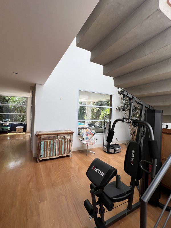 CASA A VENDA – LINDA – 402m2 – SOLAR - LUXO COM CUSTO-BENEFÍCIO Rua Aziz Nader São Paulo - 