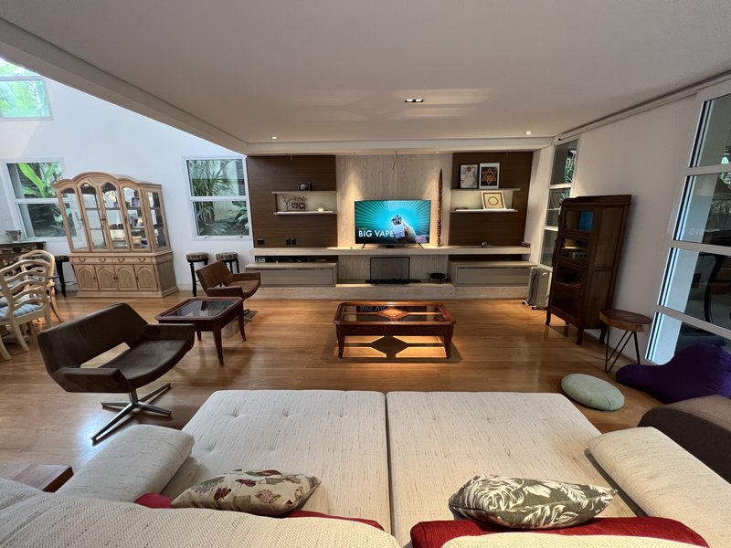 CASA A VENDA – LINDA – 402m2 – SOLAR - LUXO COM CUSTO-BENEFÍCIO Rua Aziz Nader São Paulo - 