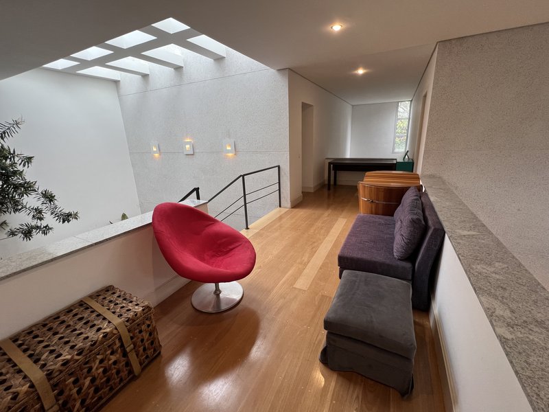 CASA A VENDA – LINDA – 402m2 – SOLAR - LUXO COM CUSTO-BENEFÍCIO Rua Aziz Nader São Paulo - 