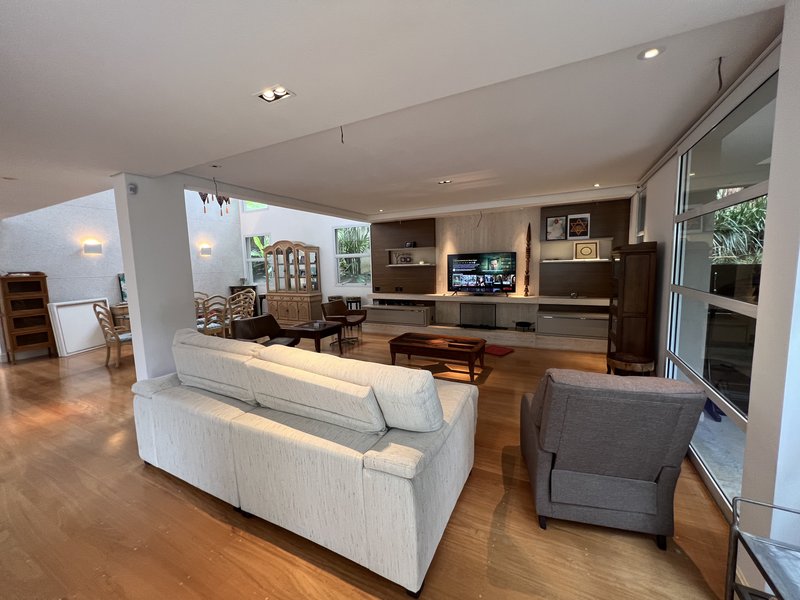 CASA A VENDA – LINDA – 402m2 – SOLAR - LUXO COM CUSTO-BENEFÍCIO Rua Aziz Nader São Paulo - 