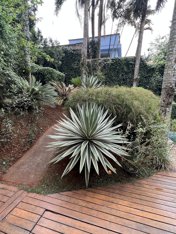 CASA A VENDA – LINDA – 402m2 – SOLAR - LUXO COM CUSTO-BENEFÍCIO Rua Aziz Nader São Paulo - 