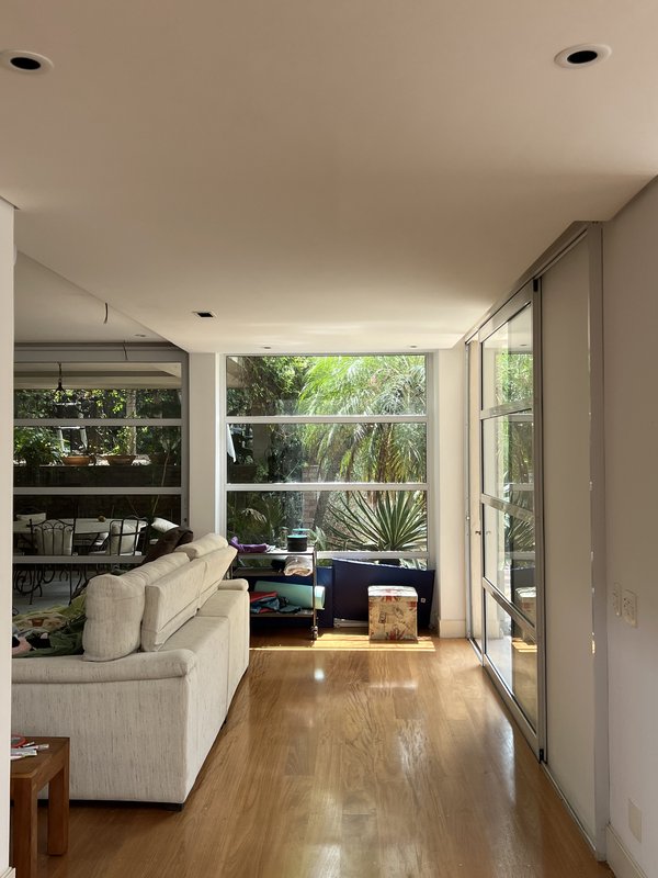 CASA A VENDA – LINDA – 402m2 – SOLAR - LUXO COM CUSTO-BENEFÍCIO Rua Aziz Nader São Paulo - 