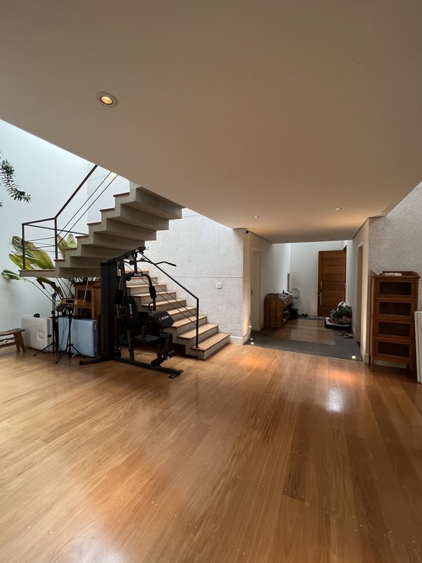 CASA A VENDA – LINDA – 402m2 – SOLAR - LUXO COM CUSTO-BENEFÍCIO Rua Aziz Nader São Paulo - 