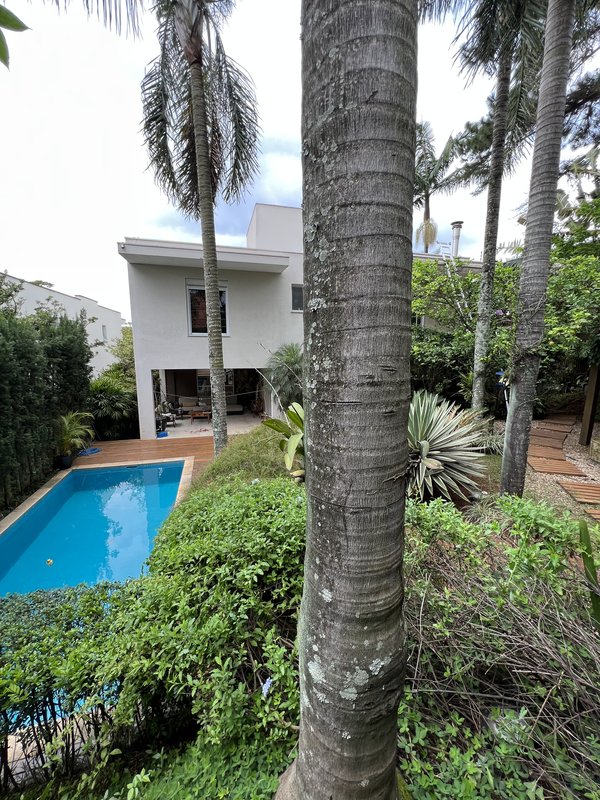 CASA A VENDA – LINDA – 402m2 – SOLAR - LUXO COM CUSTO-BENEFÍCIO Rua Aziz Nader São Paulo - 
