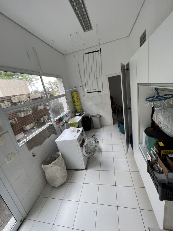 CASA A VENDA – LINDA – 402m2 – SOLAR - LUXO COM CUSTO-BENEFÍCIO Rua Aziz Nader São Paulo - 
