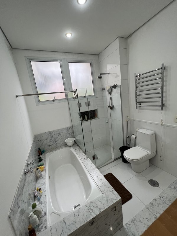 CASA A VENDA – LINDA – 402m2 – SOLAR - LUXO COM CUSTO-BENEFÍCIO Rua Aziz Nader São Paulo - 