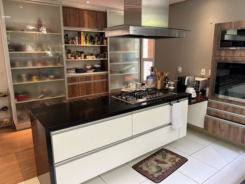 CASA A VENDA – LINDA – 402m2 – SOLAR - LUXO COM CUSTO-BENEFÍCIO Rua Aziz Nader São Paulo - 