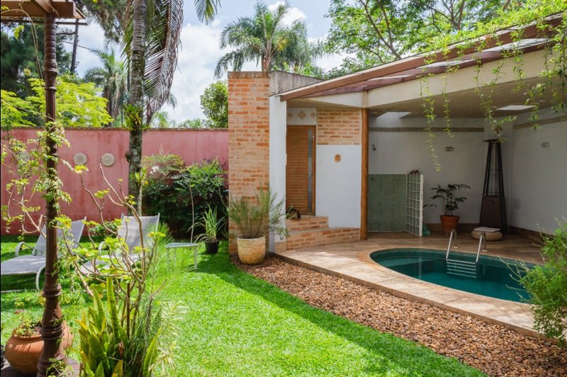 CASA A VENDA – AMPLA ESTILO PROVENÇAL – 600m2 – SOLAR - LUXO COM SUSTENTABILIDADE Avenida Professor Rubens Gomes de Souza São Paulo - 