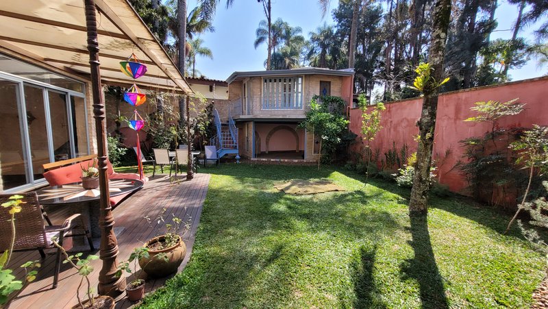 CASA A VENDA – AMPLA ESTILO PROVENÇAL – 600m2 – SOLAR - LUXO COM SUSTENTABILIDADE Avenida Professor Rubens Gomes de Souza São Paulo - 
