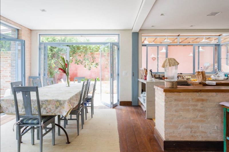 CASA A VENDA – AMPLA ESTILO PROVENÇAL – 600m2 – SOLAR - LUXO COM SUSTENTABILIDADE Avenida Professor Rubens Gomes de Souza São Paulo - 