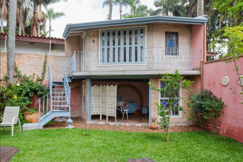 CASA A VENDA – AMPLA ESTILO PROVENÇAL – 600m2 – SOLAR - LUXO COM SUSTENTABILIDADE Avenida Professor Rubens Gomes de Souza São Paulo - 