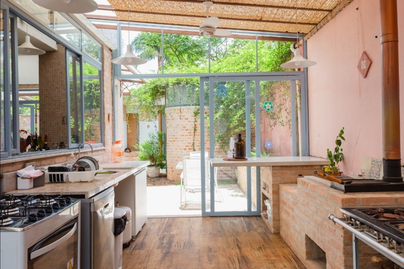 CASA A VENDA – AMPLA ESTILO PROVENÇAL – 600m2 – SOLAR - LUXO COM SUSTENTABILIDADE Avenida Professor Rubens Gomes de Souza São Paulo - 